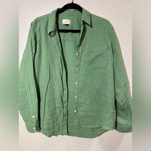 Sage green, size L. Universal threads button up top.